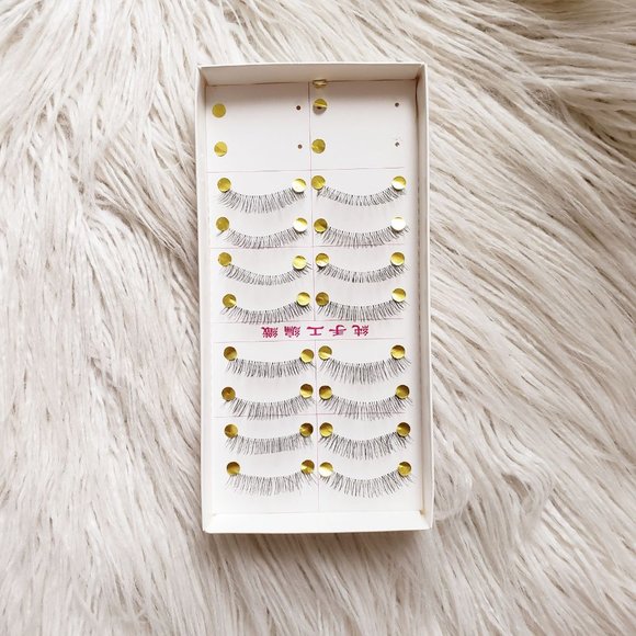 Natural Look Lashes 28 Pairs - Picture 4 of 4